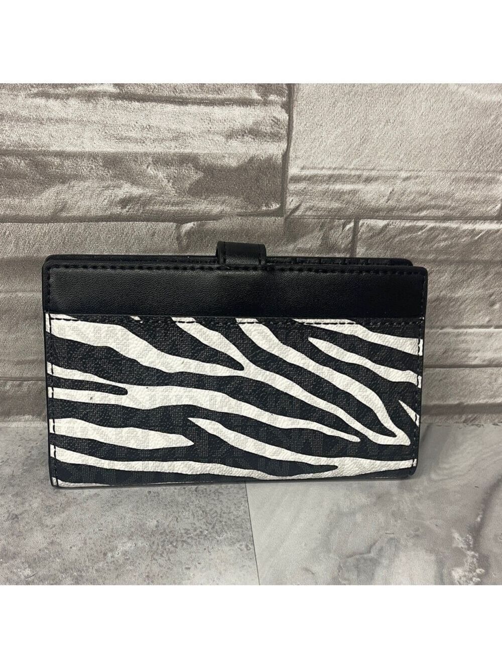 Michael Kors Greenwich Zebra Stripe Crossbody Bag & Matching Wallet Black White - Picture 10 of 11